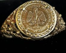 9ct gold sovereign style ring Size W.5