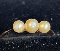 9ct gold ring set with pearls Size M.5