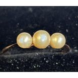 9ct gold ring set with pearls Size M.5