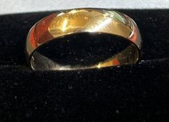 9ct gold wedding band Size S