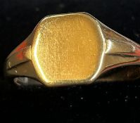 9ct gold signet ring Size V- 5.5 grams