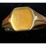 9ct gold signet ring Size V- 5.5 grams