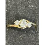 9ct gold ring set with 3 white stones Size Q- 3 gr