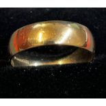 9ct gold wedding band Size S