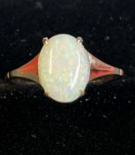 9ct gold ring set with opal Size M