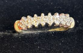9ct gold cluster diamond ring Size L
