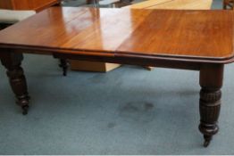 Victorian extending dining table with bulbous legs