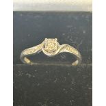 9ct gold ring set with diamonds Size O 1.8g