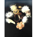 Bag of 1950's fur brooches