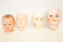 Bag of 4 old dolls heads