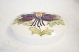 Moorcroft lidded dish columbine