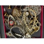 Collection of unsorted costume jewellery