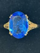 9ct Gold ring set with large blue gem stone Weight
