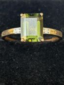9ct Gold ring set with green stone & diamonds Size