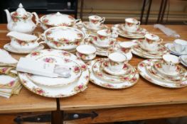 Royal Albert Old Country Rose dinner service, to i