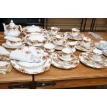 Royal Albert Old Country Rose dinner service, to i