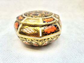 Royal crown derby lidded trinket box