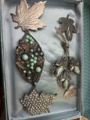 Collection of white metal costume jewellery brooch