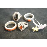 5 Silver rings with coloured stones