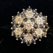 9ct Gold cluster ring set with 30 sapphires Weight