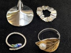 2 Silver rings & 2 silver pendants by designer Pix