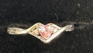 9ct White gold ring set with heart shaped pink ton