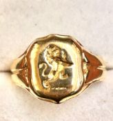 Early signet ring Unmarked 18ct gold (Tested on XR