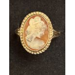 9ct gold cameo ring, size M