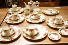 Royal Albert old county rose dinner service - firs