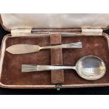 Silver Sheffield 1946 spoon and knife case set