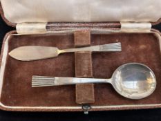 Silver Sheffield 1946 spoon and knife case set