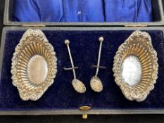 A cased pair of silver salts and spoons