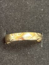 9ct gold wedding band, size Q