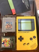 Vintage gameboy with 4 games, instructions & origi