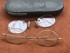 Victorian glass case & 2 specs
