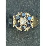 9ct Gold cluster ring, 6 garnets surrounding centr