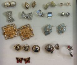 13 Pairs of fashion earrings