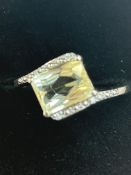 10ct White gold ring set with citrine