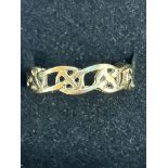 9ct Gold ring Size Q