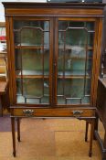 Good quality display cabinet with string inlay