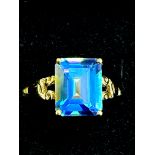 9ct Gold ring set with mystic topaz Size O