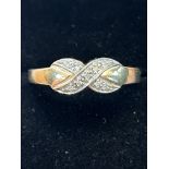 9ct Gold crossover ring diamonds, size O, 2.3grams