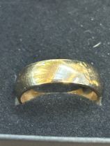 9ct Gold wedding band Weight 4.9g Size P