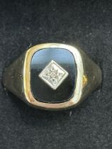 9ct Gold signet ring set with central diamond Size