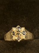 9ct White & yellow gold cluster ring set with sapp