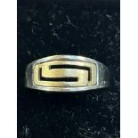 14ct White gold ring with yellow gold inset Size P