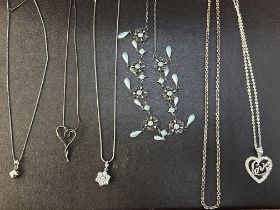 6x Silver & white metal chain & pendants