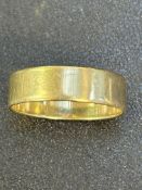 9ct Gold wedding band Weight 2.8g Size S