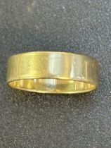 9ct Gold wedding band Weight 2.8g Size S