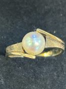 9ct Gold ring set with single pearl Size O Weight